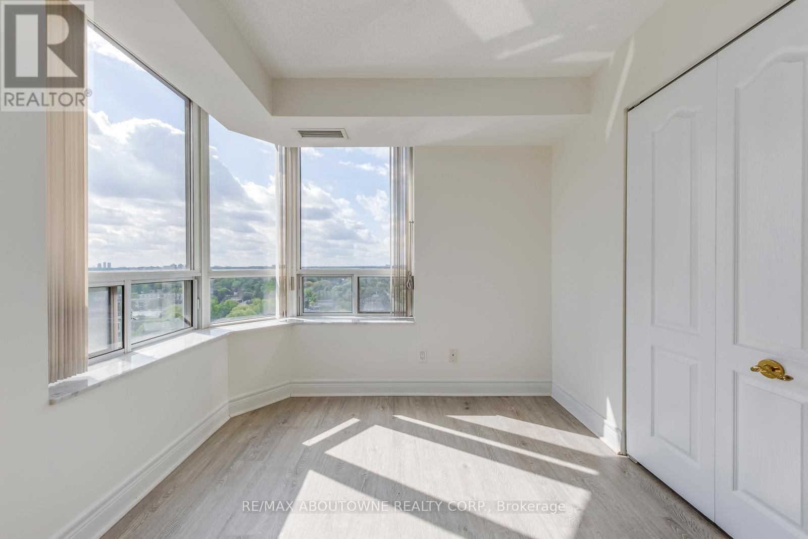 1805 - 5418 YONGE STREET Image 34