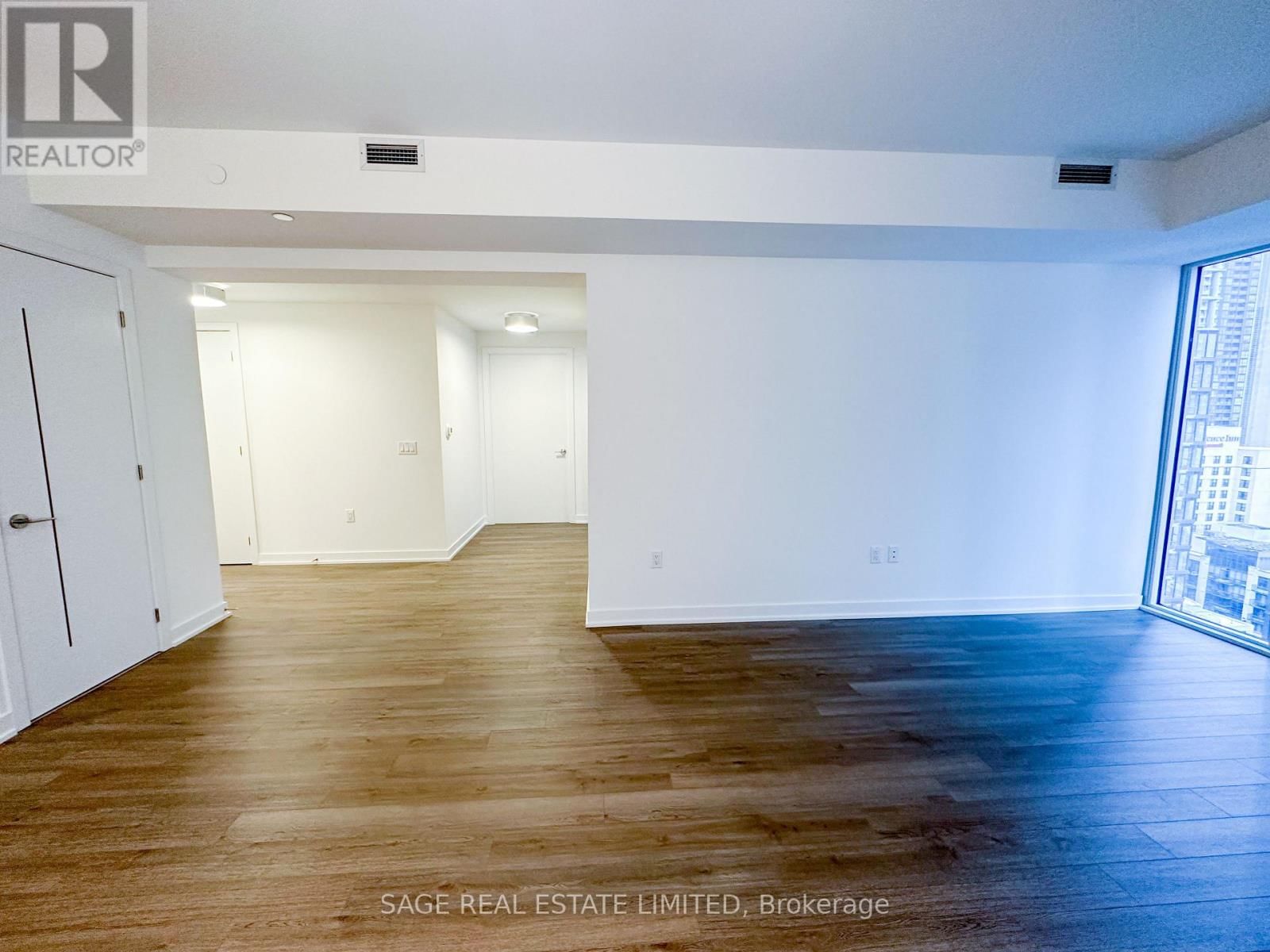 2009 - 357 KING STREET WEST Image 10