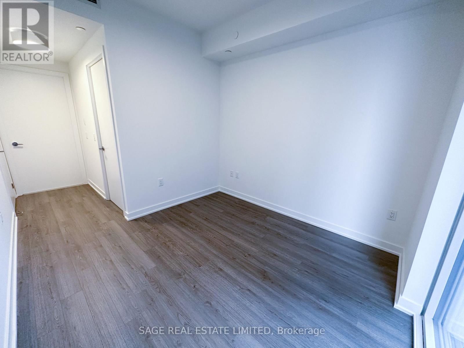 2009 - 357 KING STREET WEST Image 12