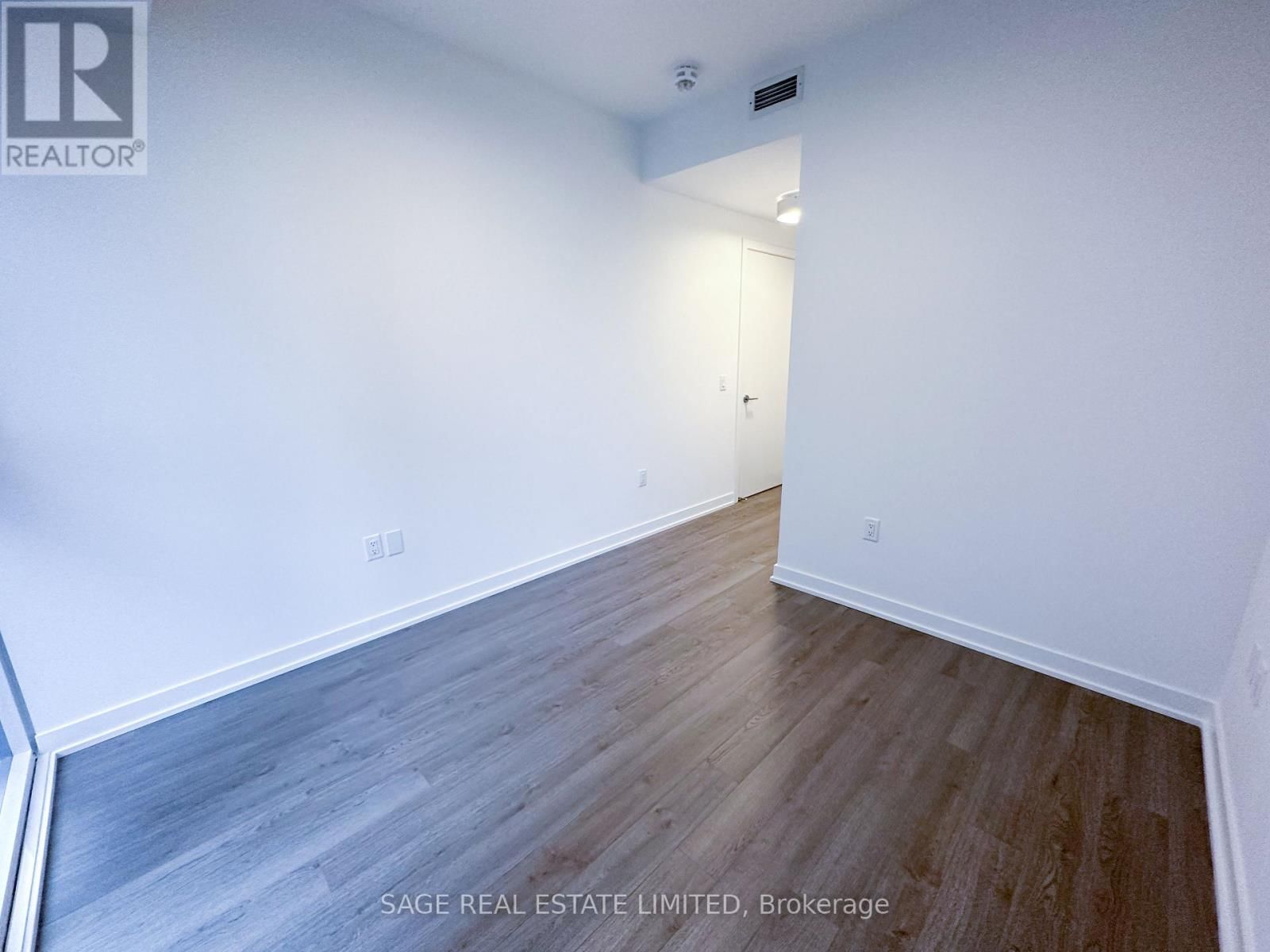 2009 - 357 KING STREET WEST Image 13