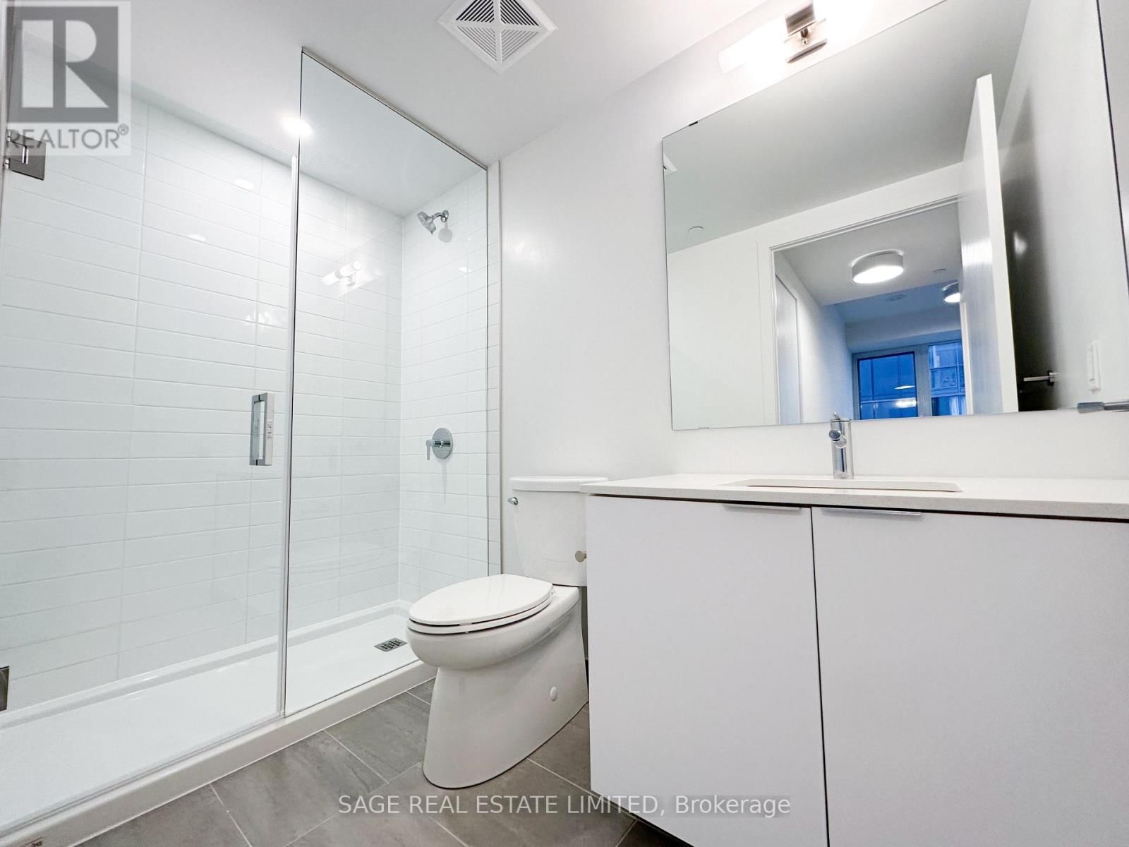 2009 - 357 KING STREET WEST Image 15