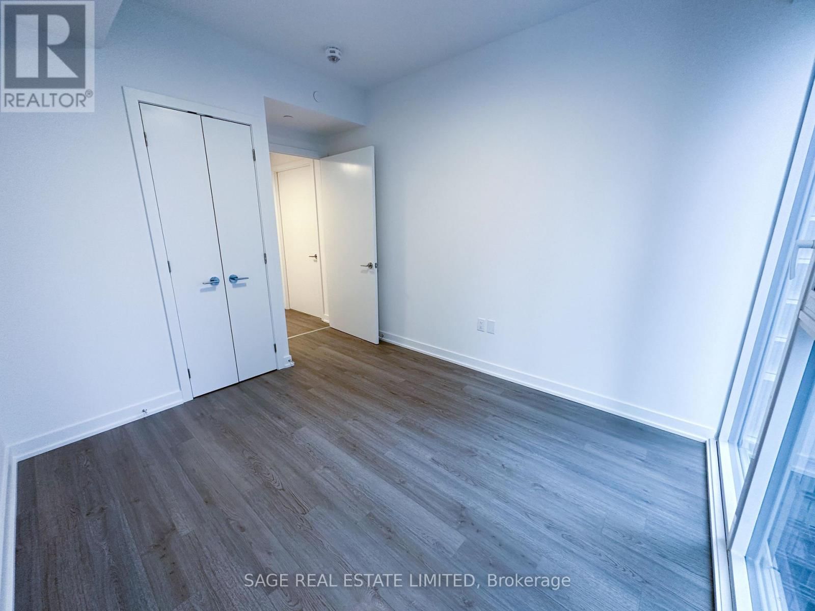 2009 - 357 KING STREET WEST Image 16