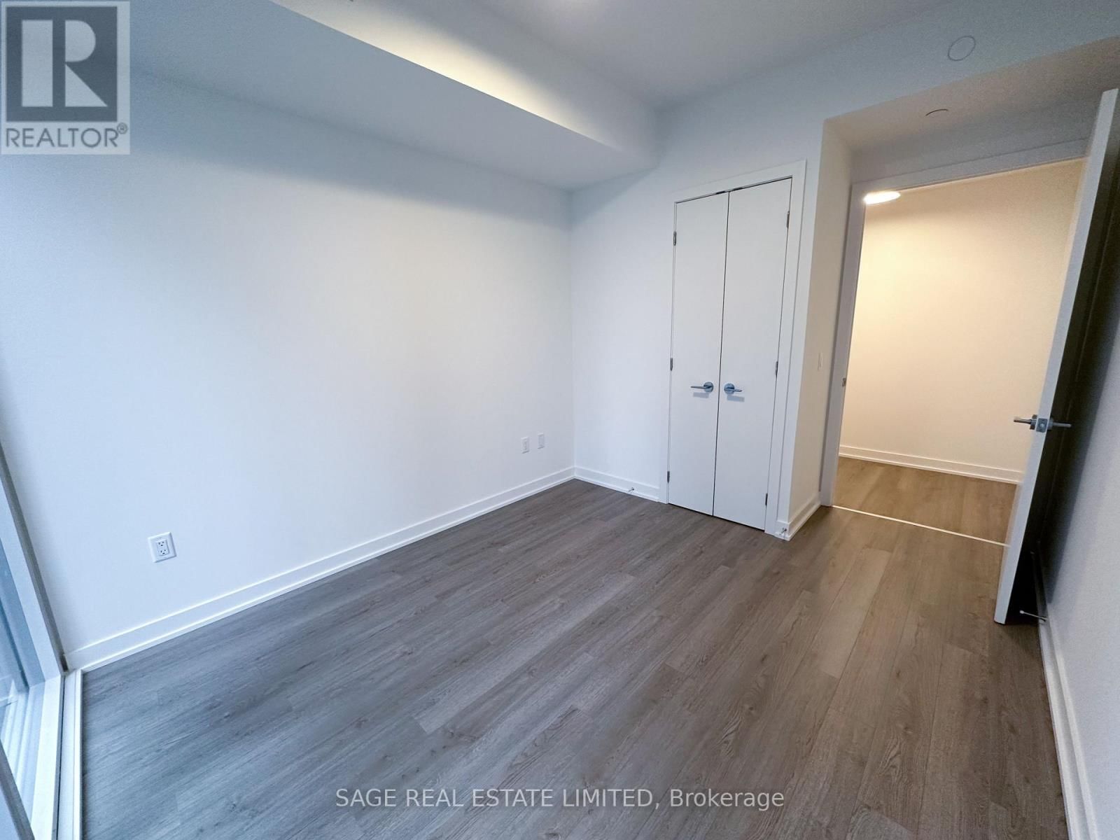 2009 - 357 KING STREET WEST Image 17