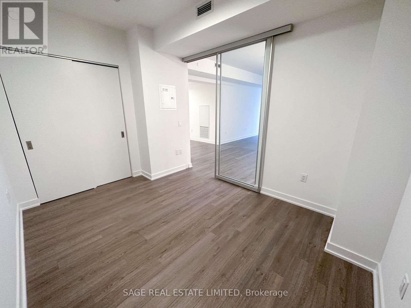 2009 - 357 KING STREET WEST Image 18