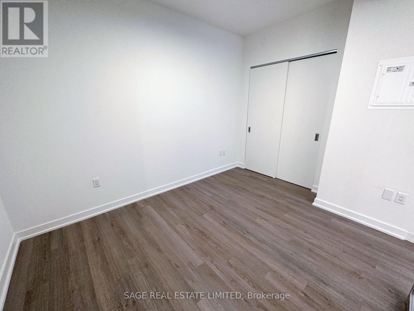 2009 - 357 KING STREET WEST Image 19