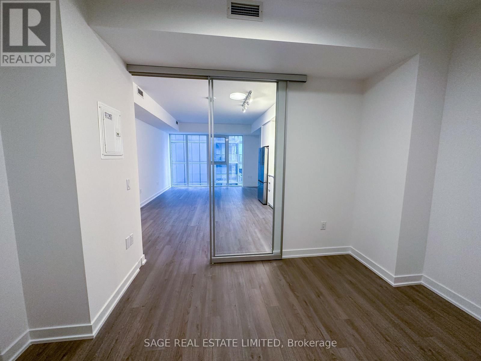 2009 - 357 KING STREET WEST Image 21