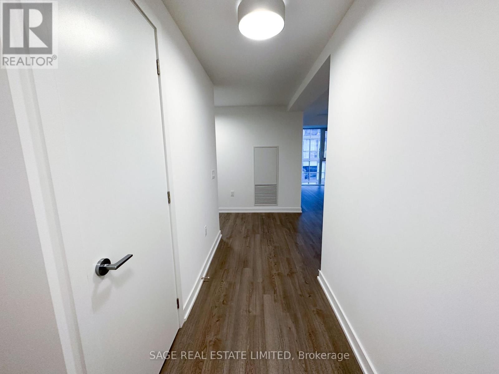 2009 - 357 KING STREET WEST Image 23