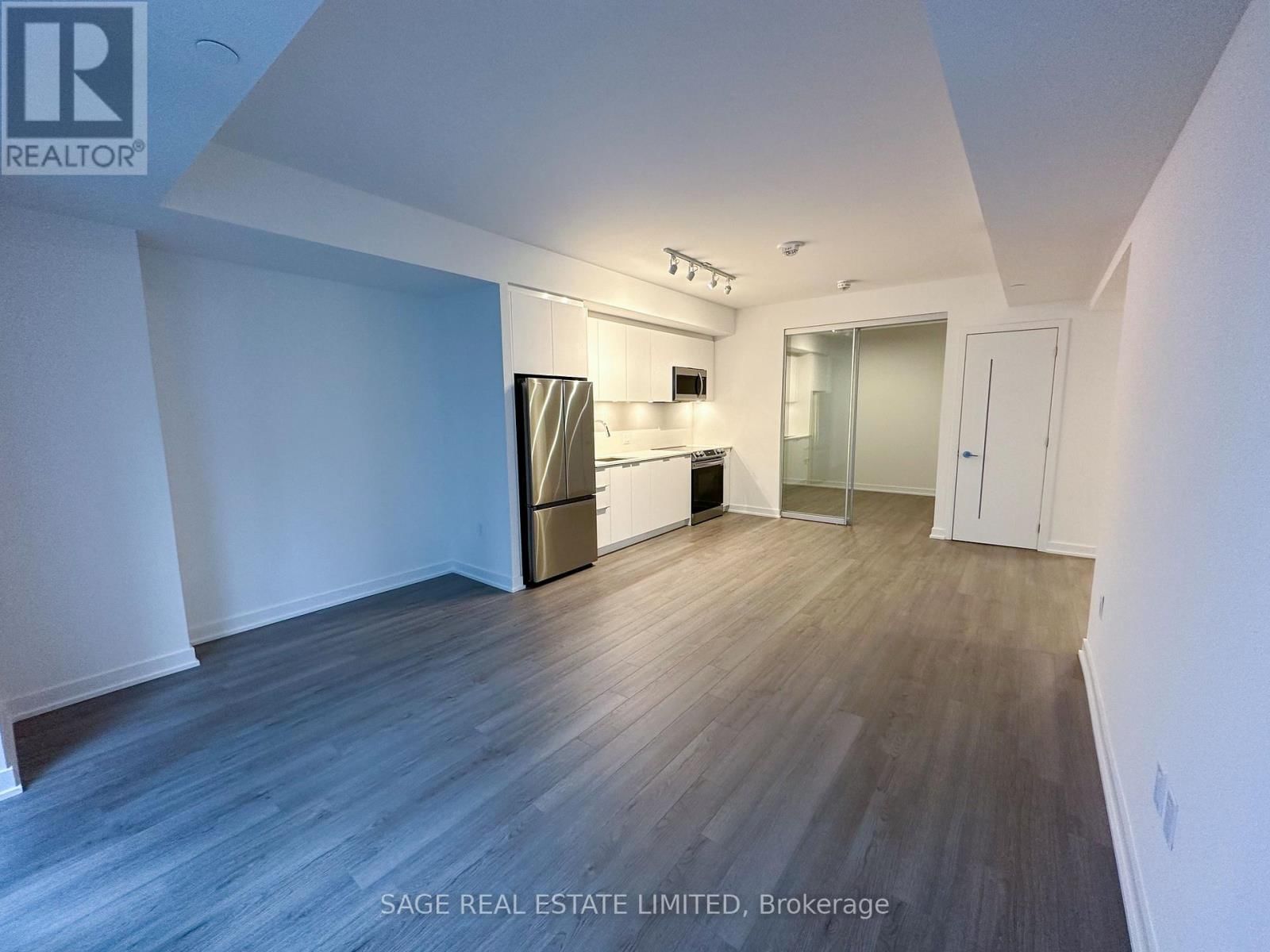 2009 - 357 KING STREET WEST Image 6