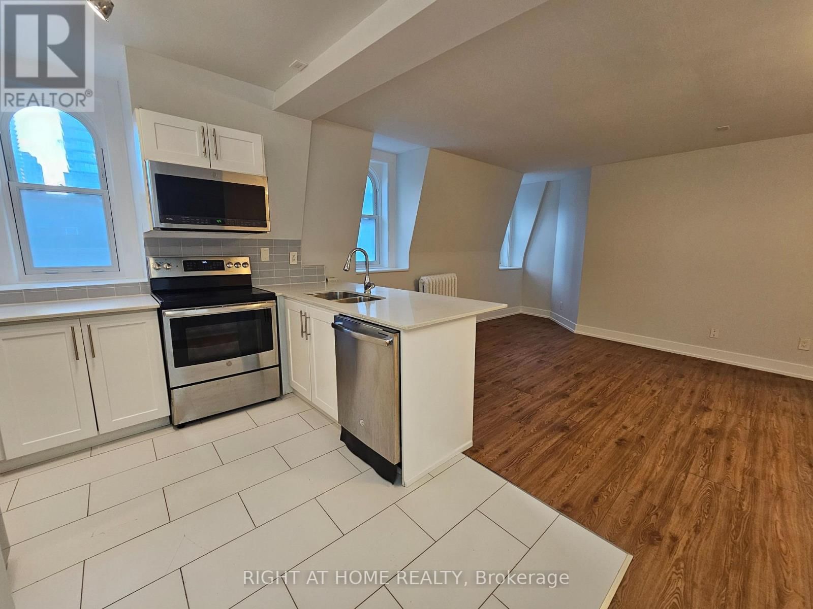 301 - 505 CHURCH STREET Image 12