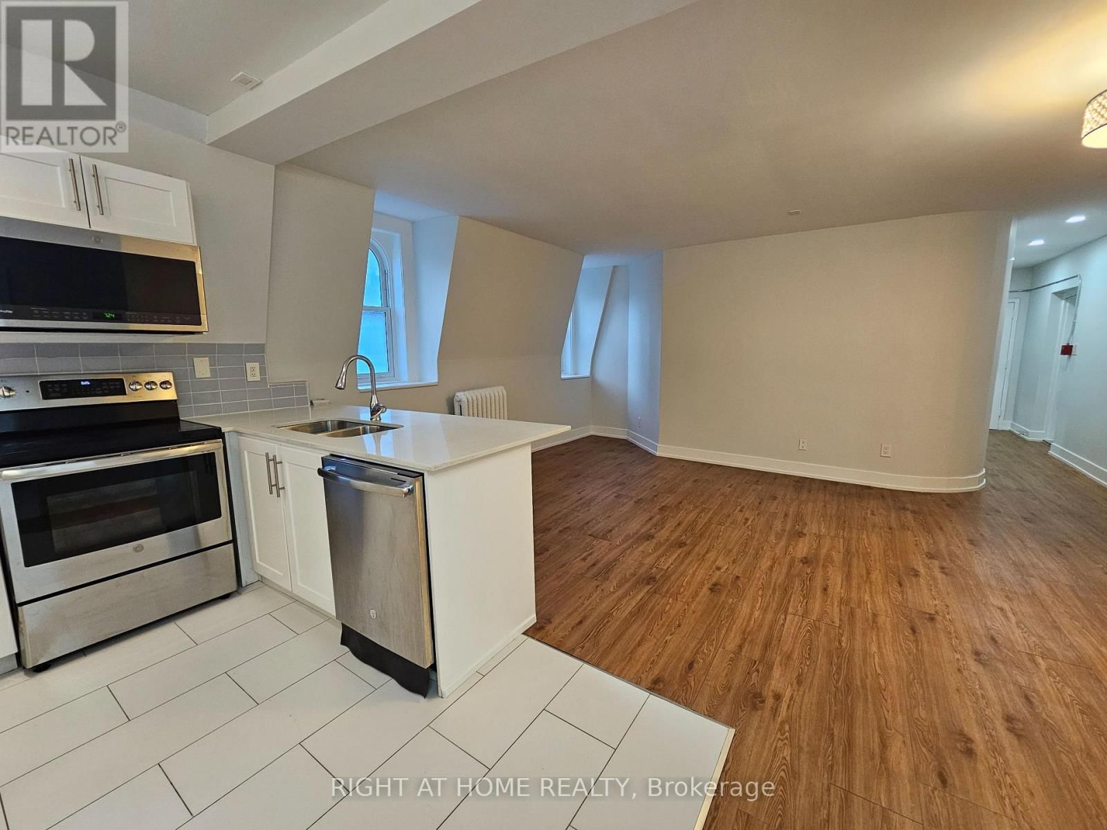 301 - 505 CHURCH STREET Image 13