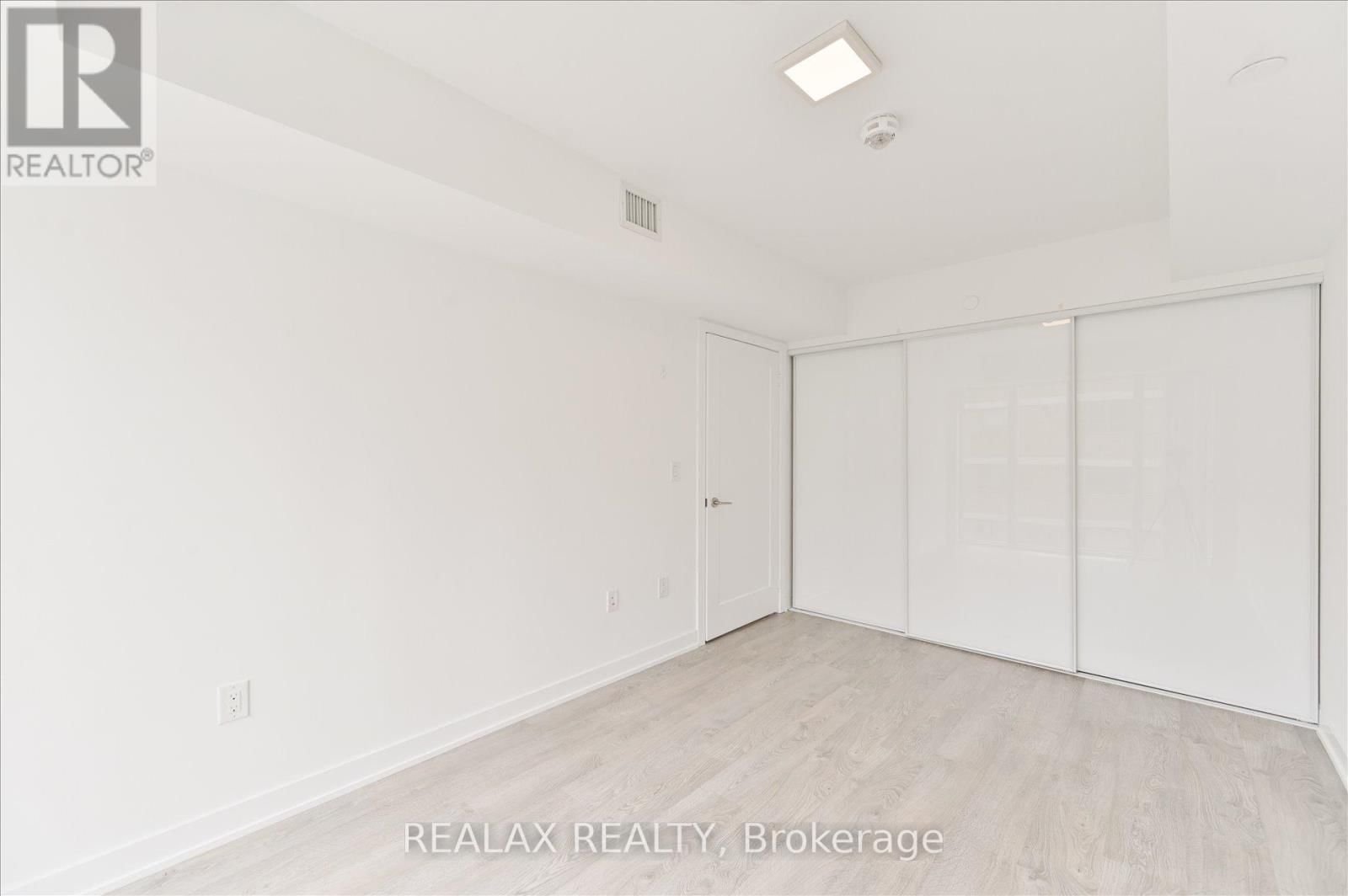 508 - 50 MCCAUL STREET Image 11