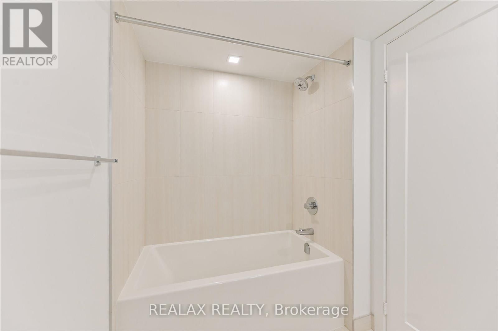 508 - 50 MCCAUL STREET Image 13