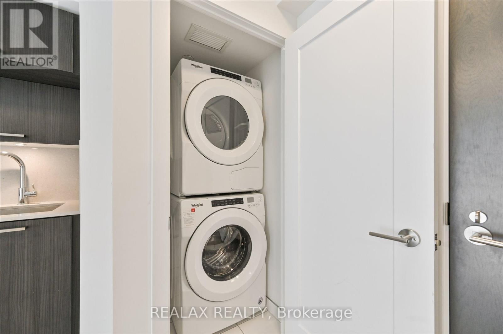 508 - 50 MCCAUL STREET Image 14