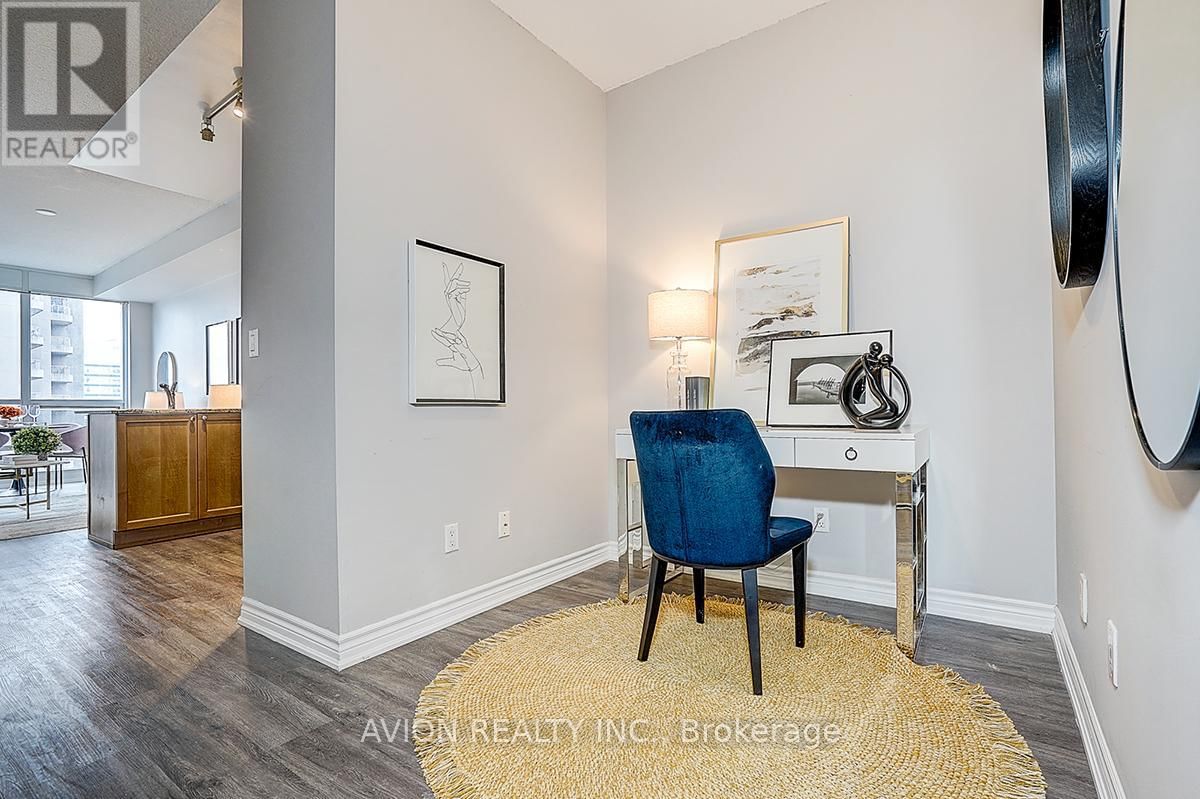 2610 - 761 BAY STREET Image 10