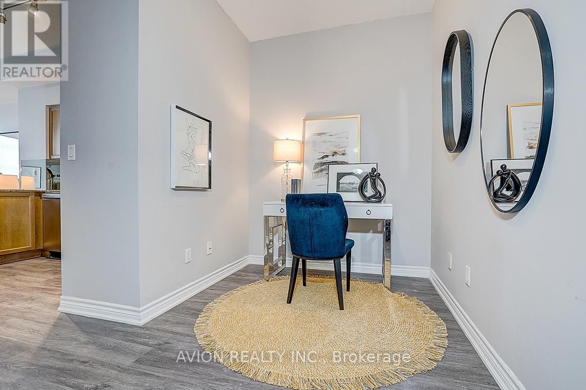 2610 - 761 BAY STREET Image 11