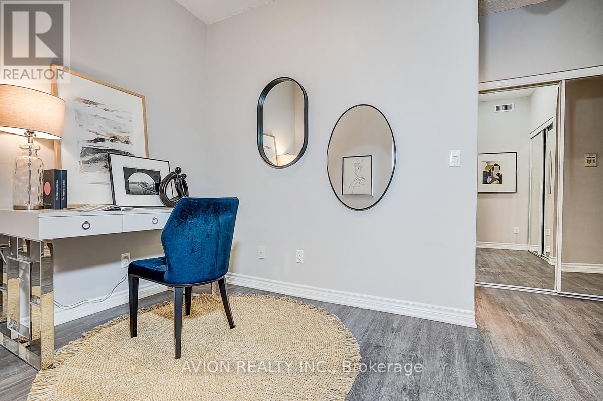 2610 - 761 BAY STREET Image 12