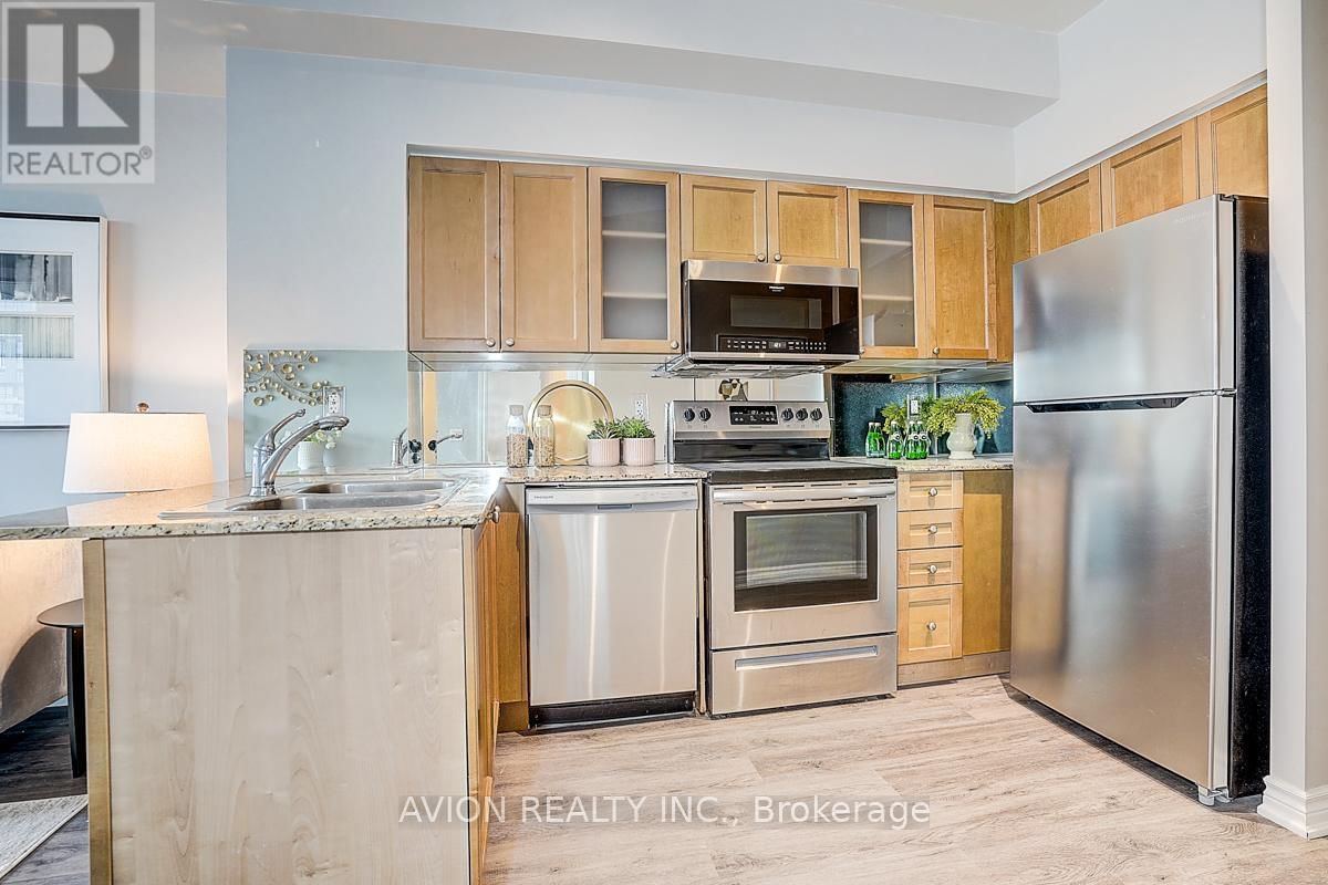 2610 - 761 BAY STREET Image 15