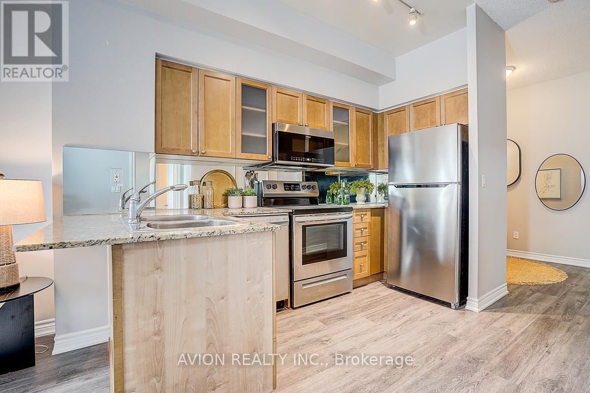 2610 - 761 BAY STREET Image 17