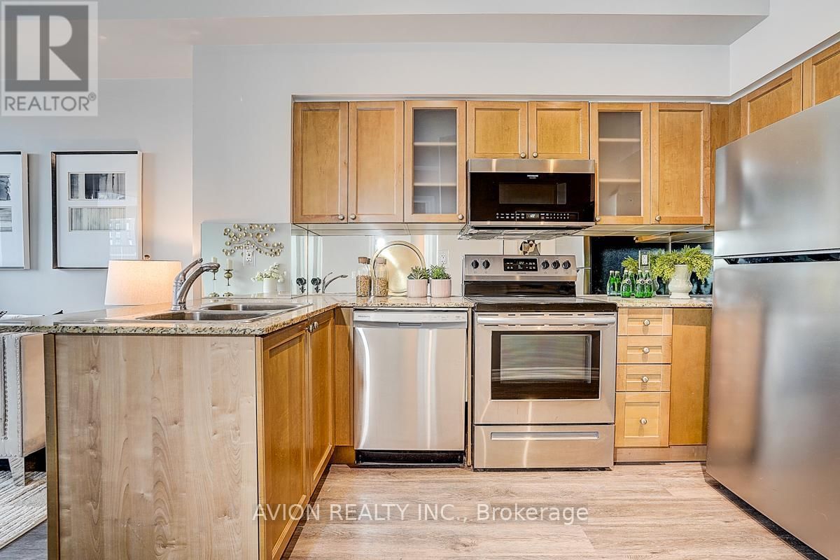 2610 - 761 BAY STREET Image 18