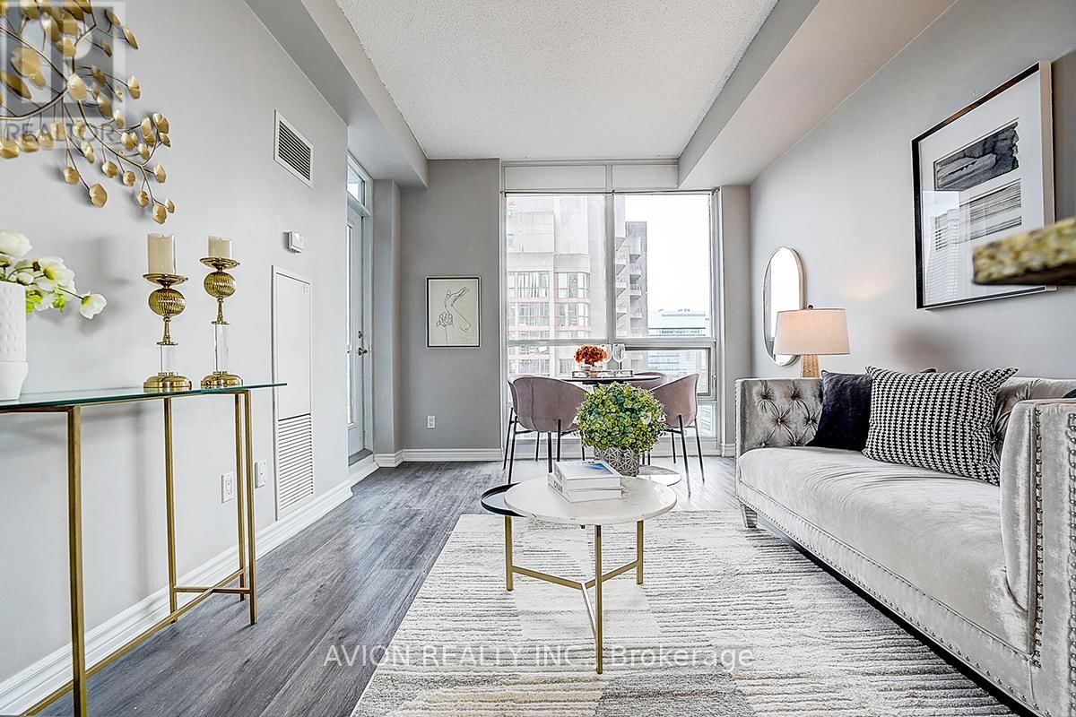 2610 - 761 BAY STREET Image 20