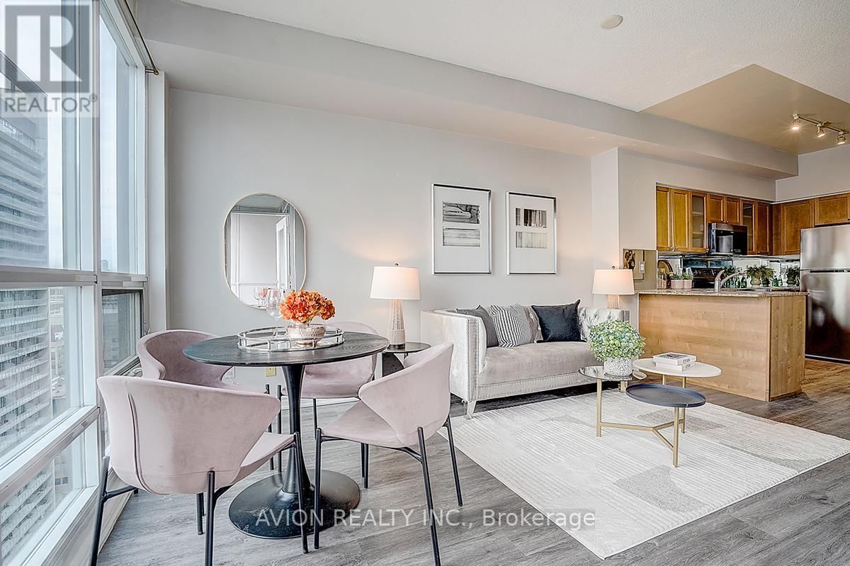 2610 - 761 BAY STREET Image 26