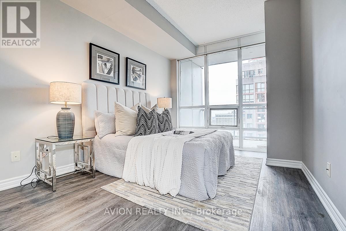 2610 - 761 BAY STREET Image 29