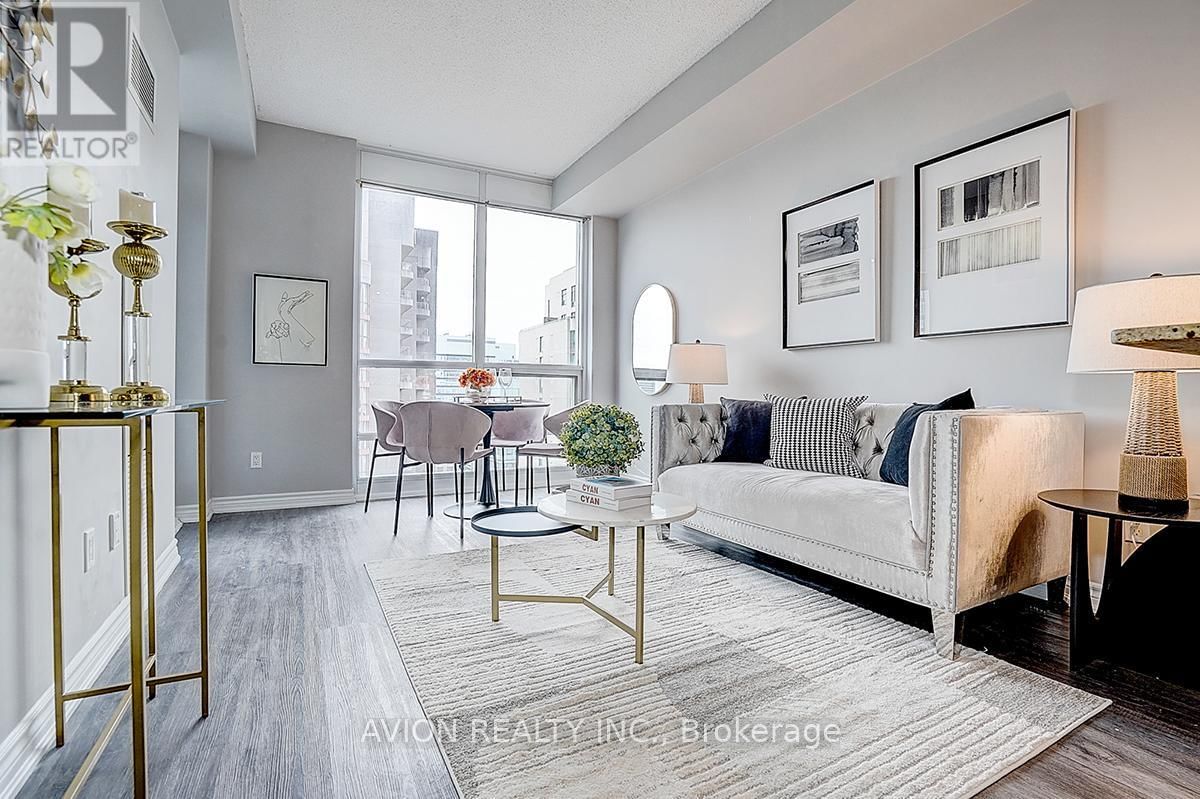 2610 - 761 BAY STREET Image 3