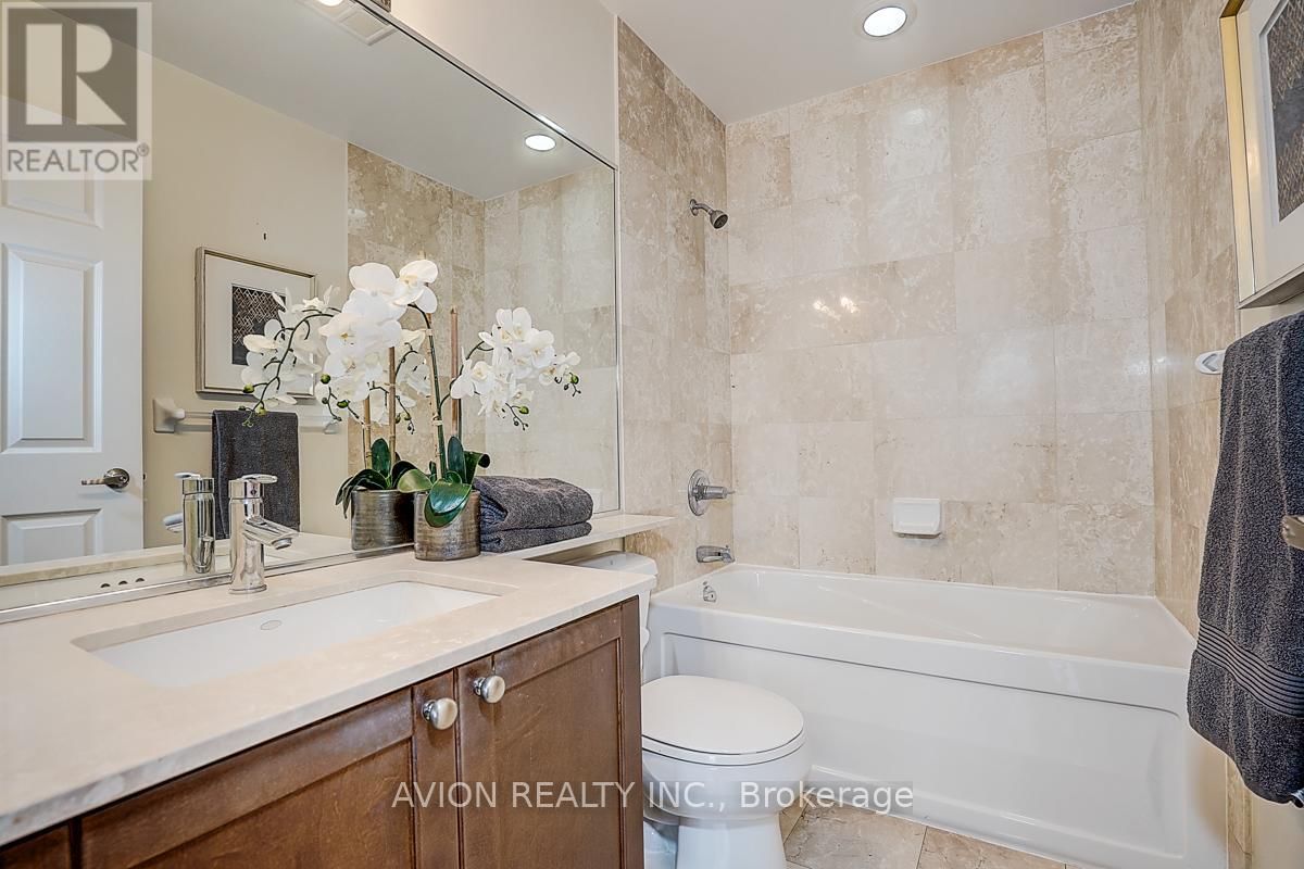 2610 - 761 BAY STREET Image 32