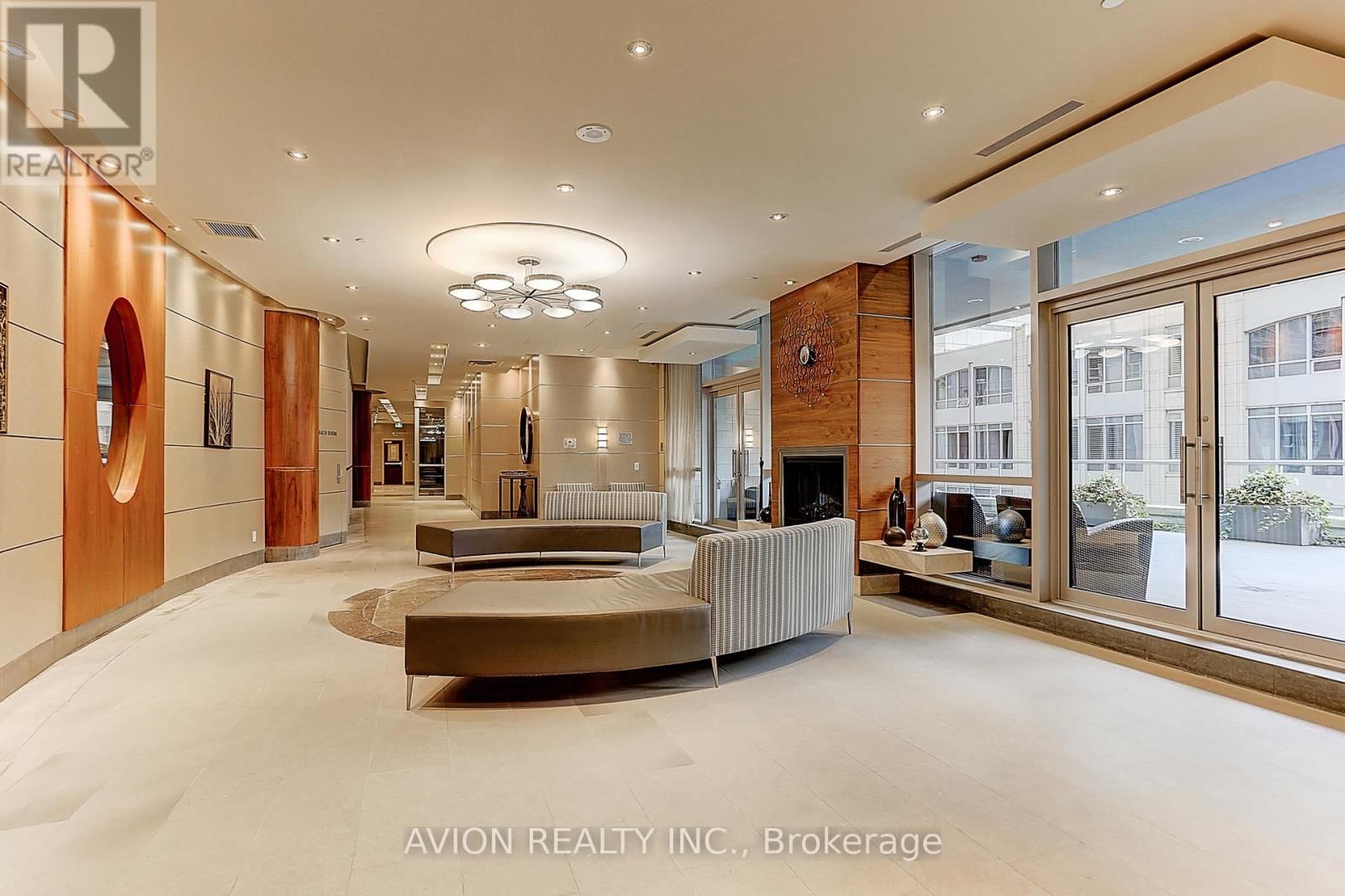 2610 - 761 BAY STREET Image 35