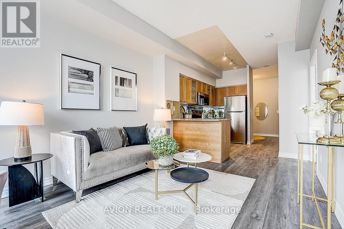 2610 - 761 BAY STREET Image 4