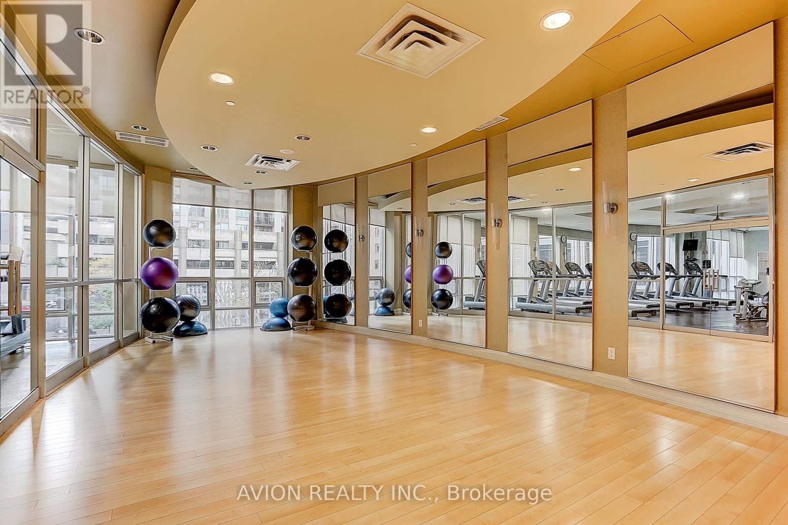 2610 - 761 BAY STREET Image 40