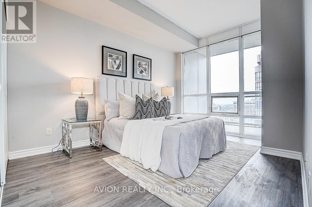 2610 - 761 BAY STREET Image 5