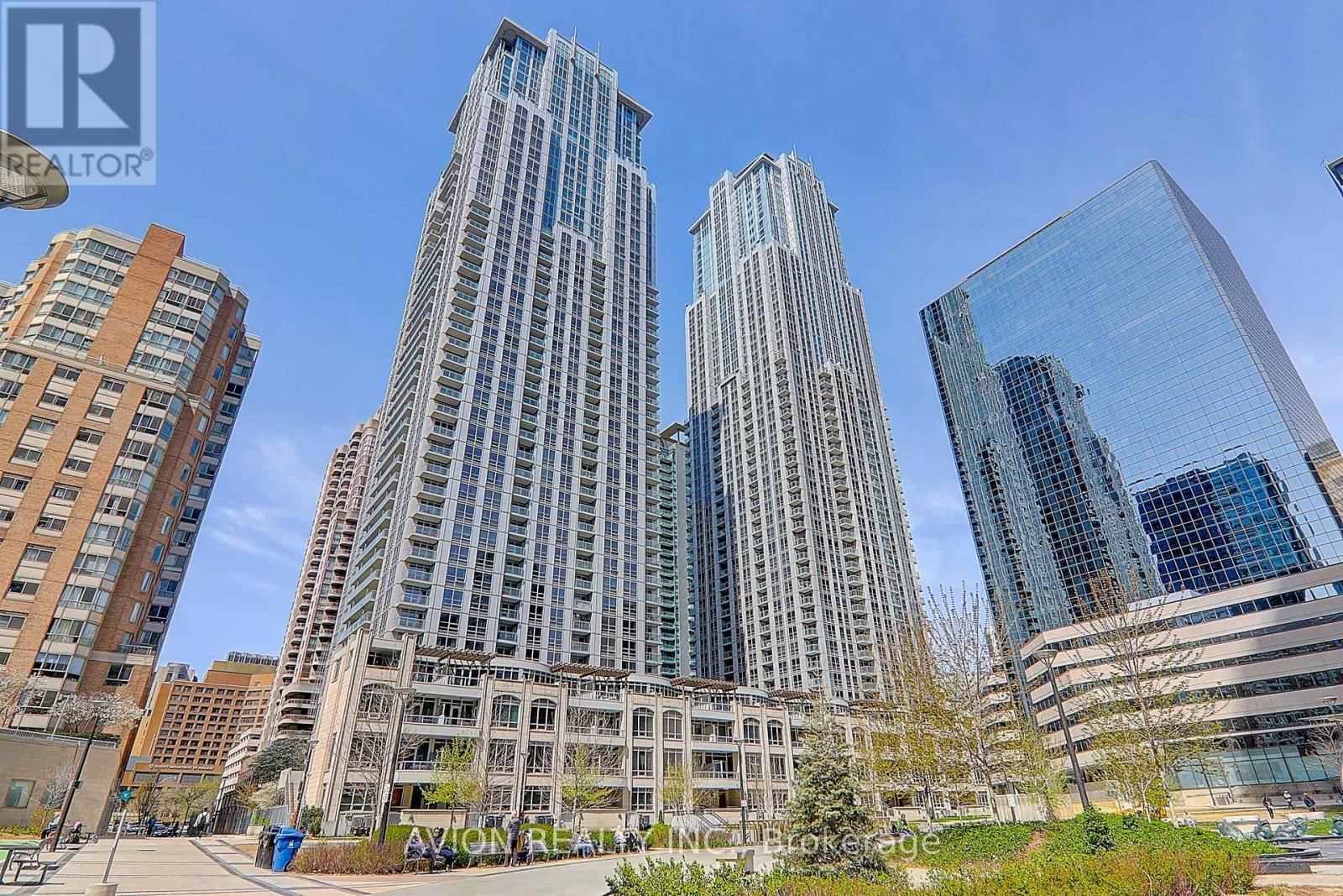 2610 - 761 BAY STREET Image 6