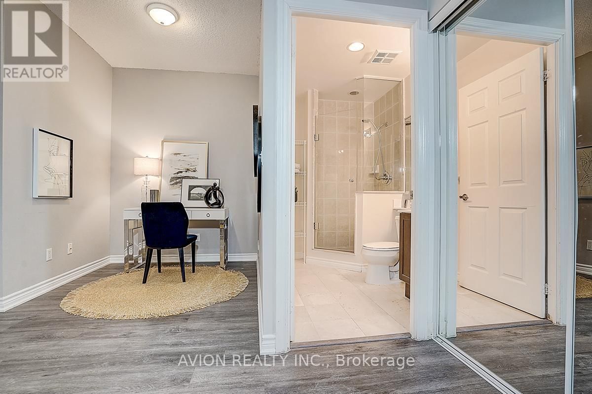 2610 - 761 BAY STREET Image 8