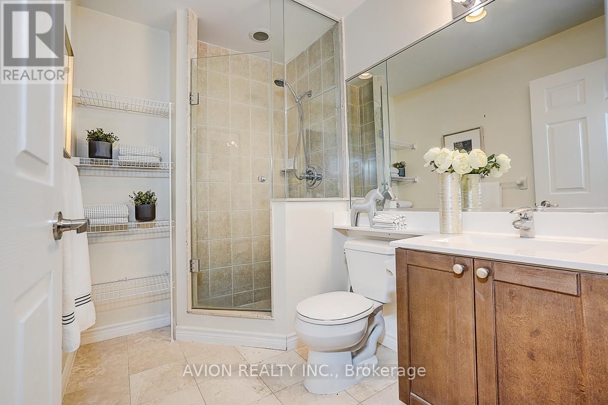 2610 - 761 BAY STREET Image 9