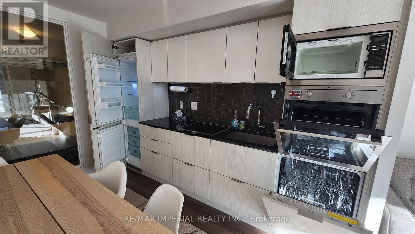 515 - 318 RICHMOND STREET WEST Image 5