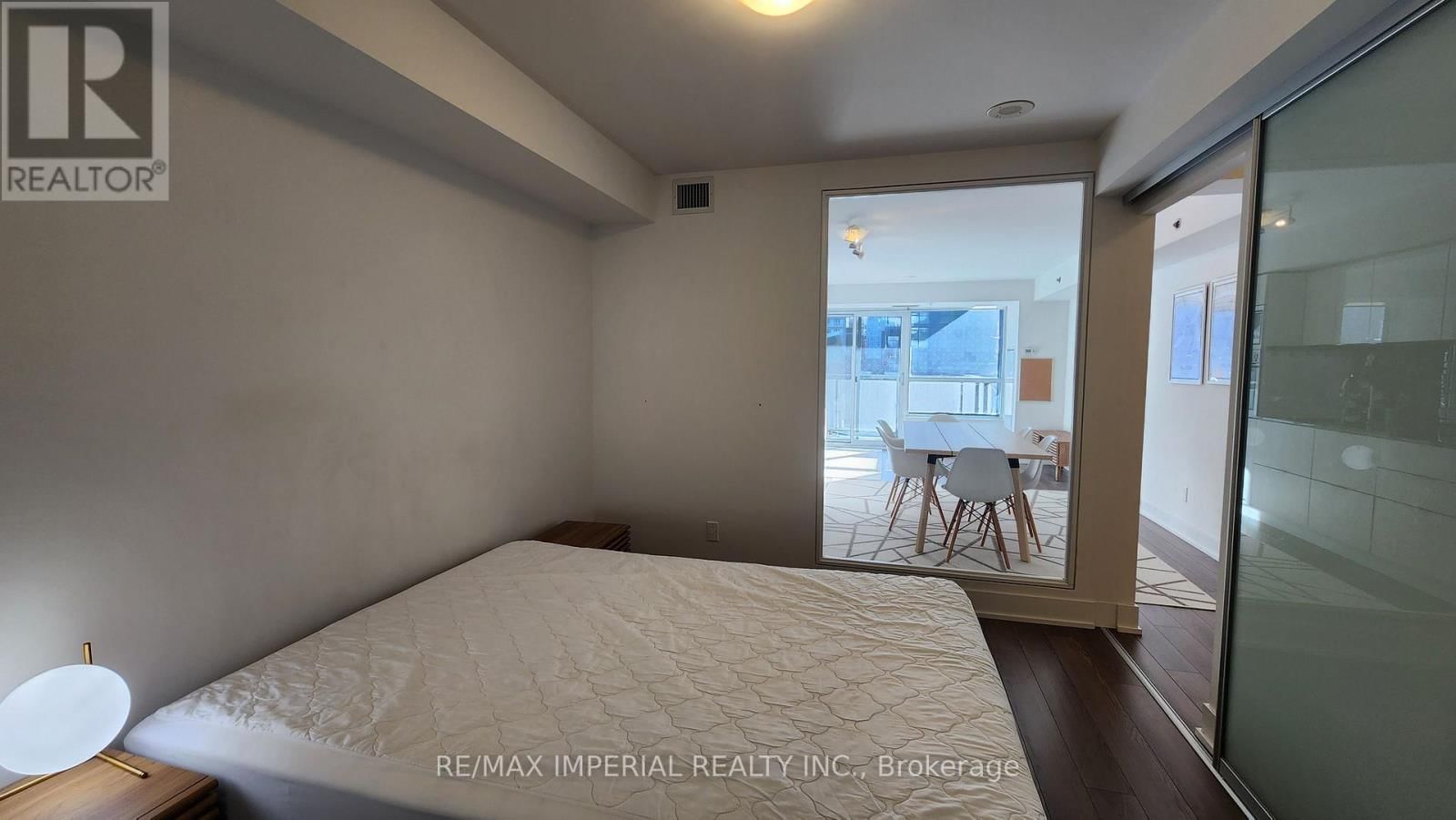 515 - 318 RICHMOND STREET WEST Image 8