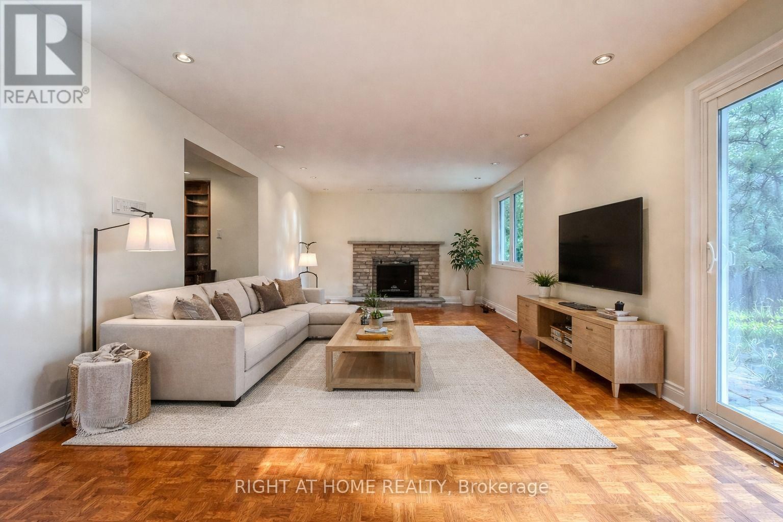 15 FOURSOME CRESCENT Image 14