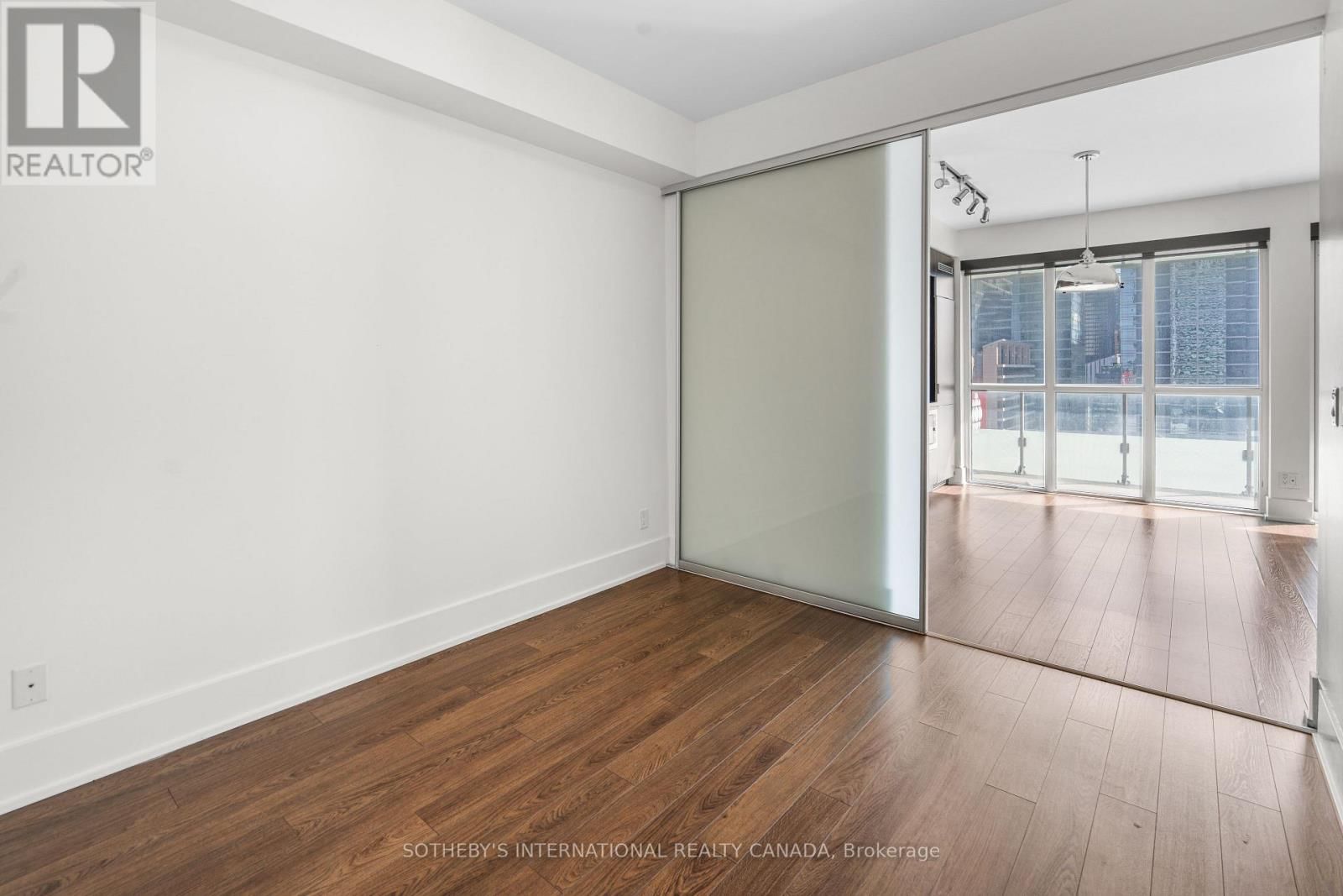 2409 - 300 FRONT STREET WEST Image 11