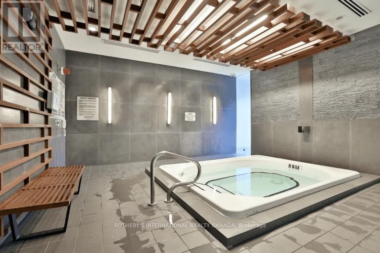 2409 - 300 FRONT STREET WEST Image 18