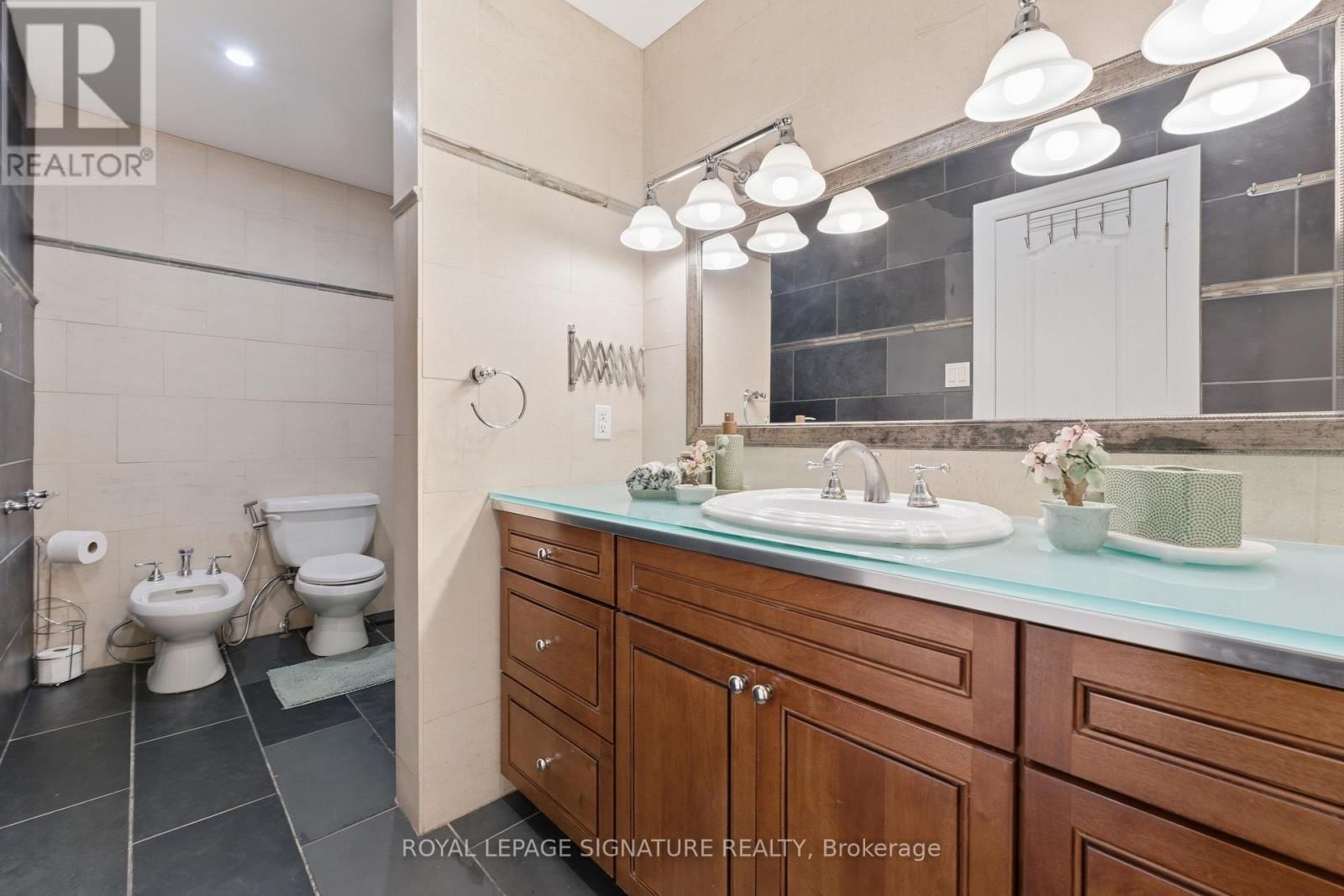 6 CRIMSON MILLWAY Image 20