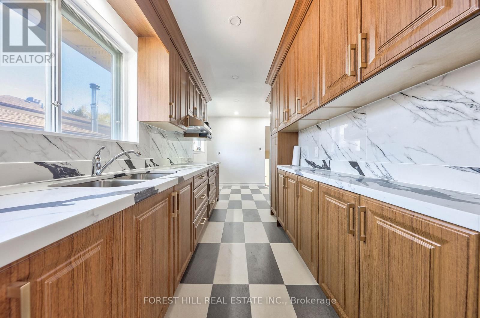 63 HOPPERTON DRIVE Image 12