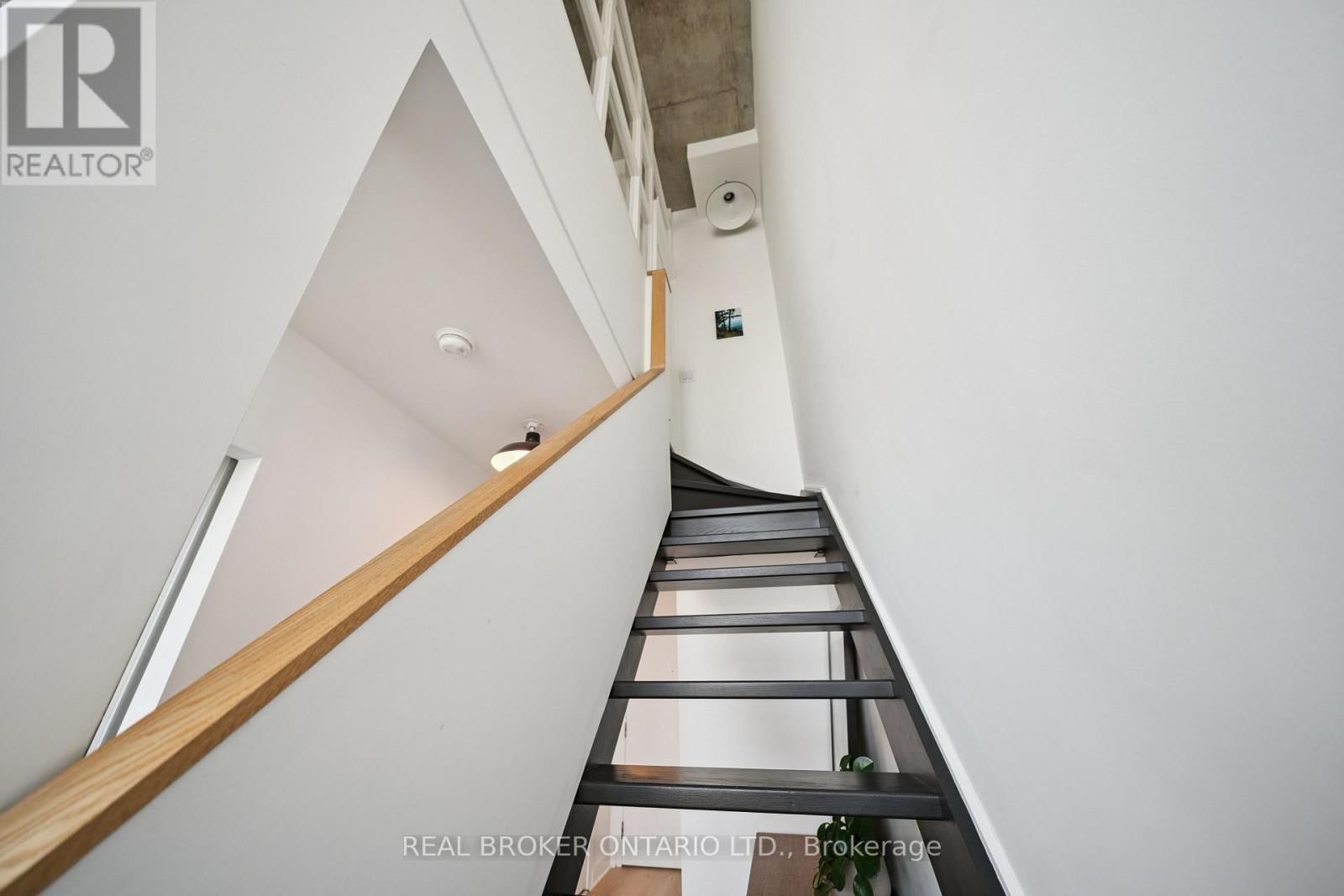 714 - 5 HANNA AVENUE Image 16