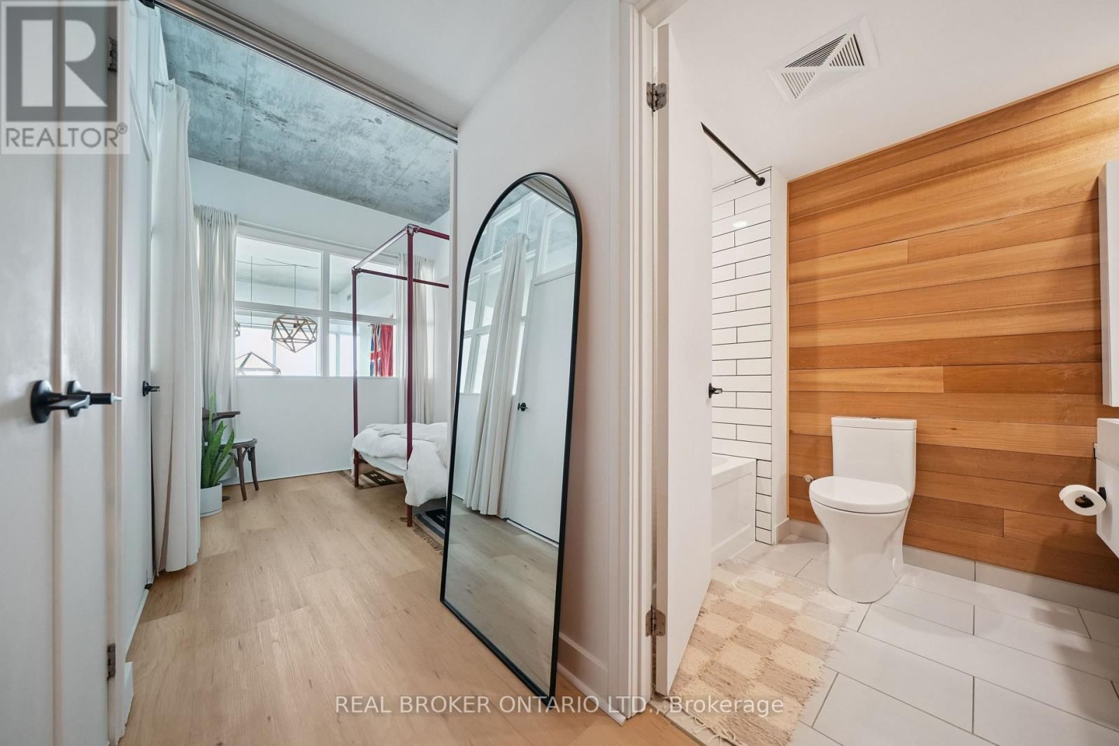 714 - 5 HANNA AVENUE Image 23