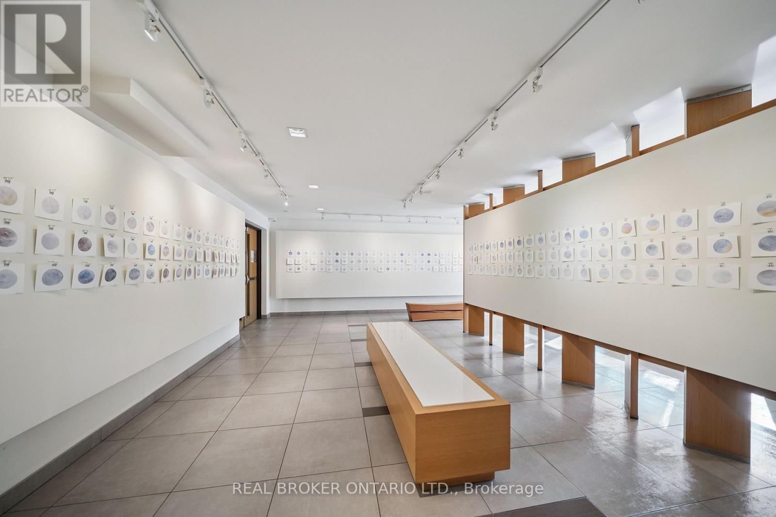 714 - 5 HANNA AVENUE Image 25