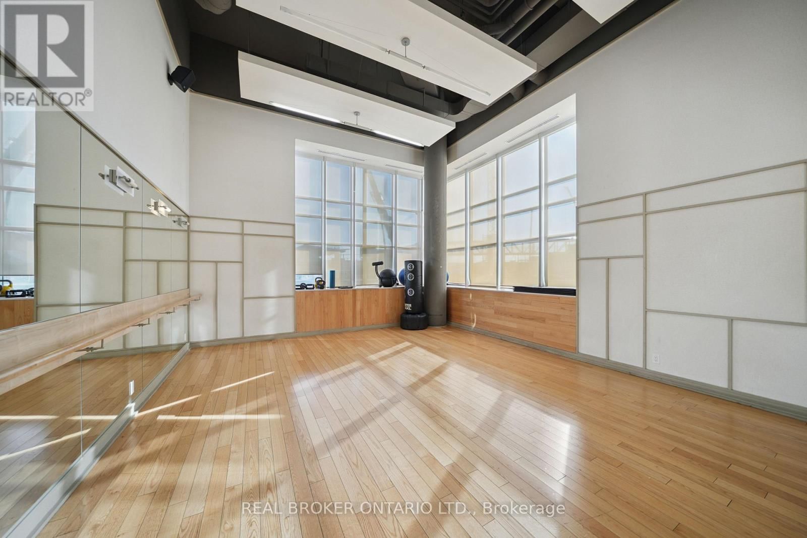 714 - 5 HANNA AVENUE Image 28