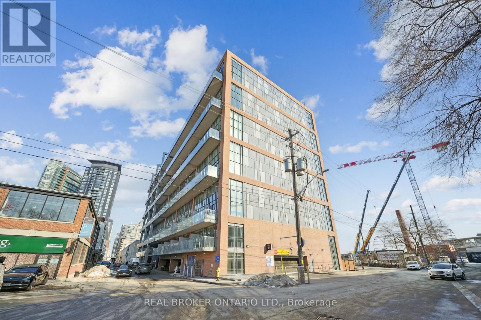 714 - 5 HANNA AVENUE Image 32