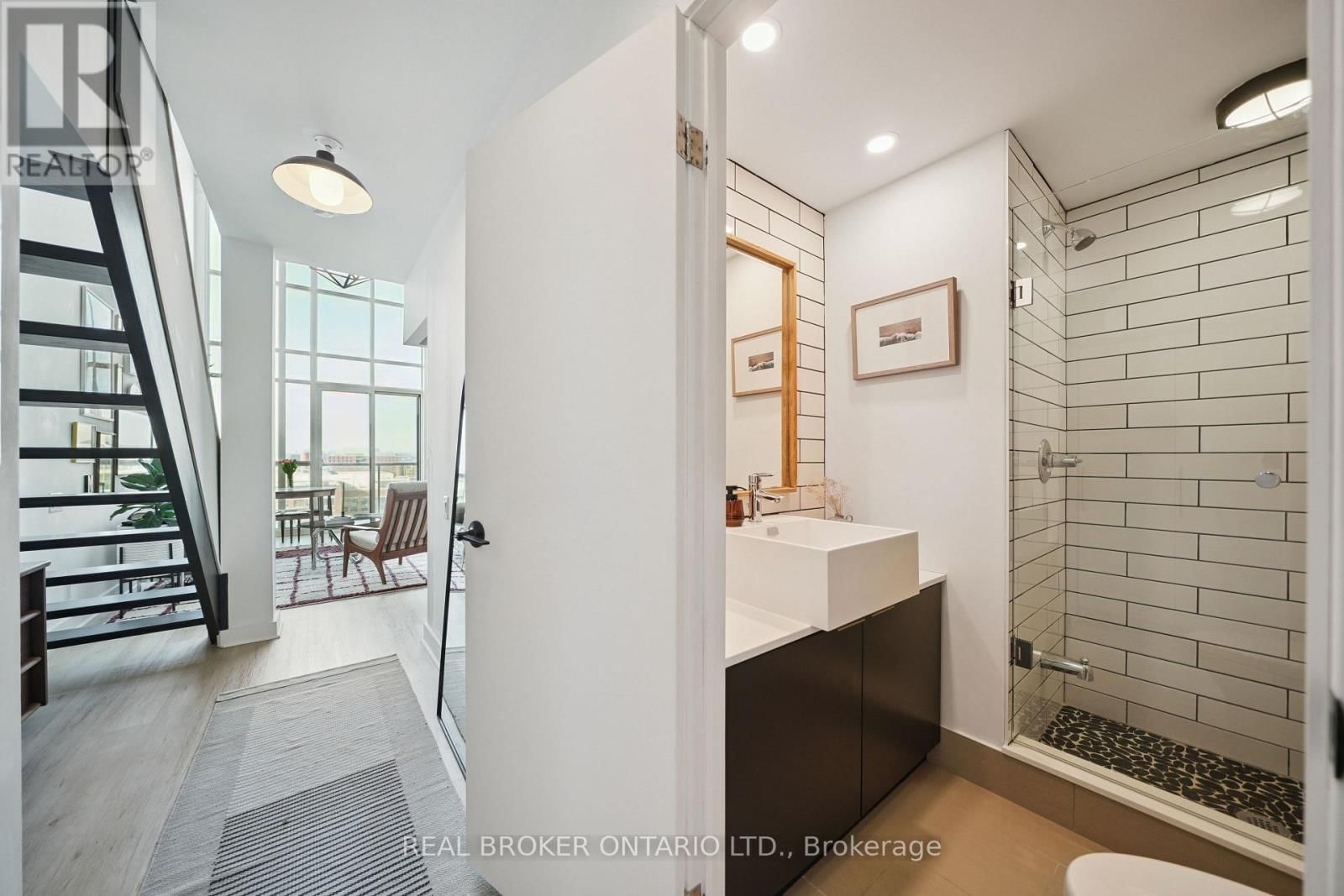 714 - 5 HANNA AVENUE Image 8