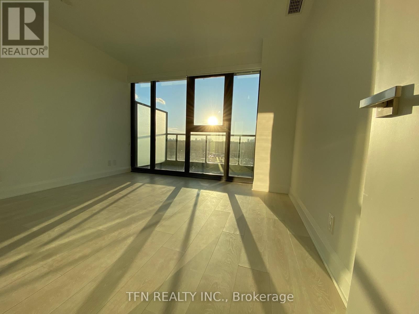 802 - 33 FREDERICK TODD WAY NORTH Image 3