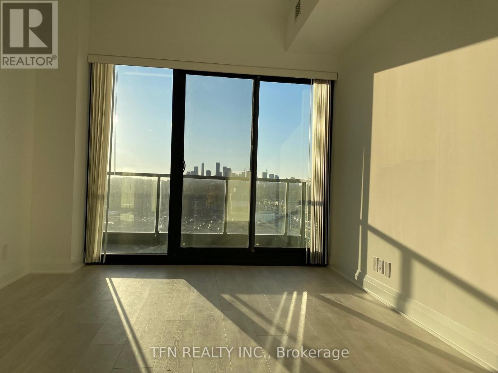 802 - 33 FREDERICK TODD WAY NORTH Image 4